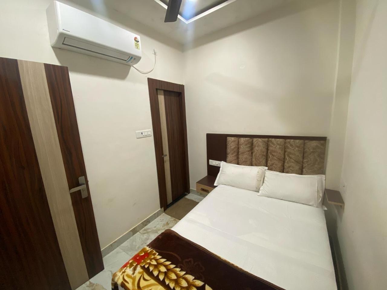 Hotel Ganpati Palace 3*